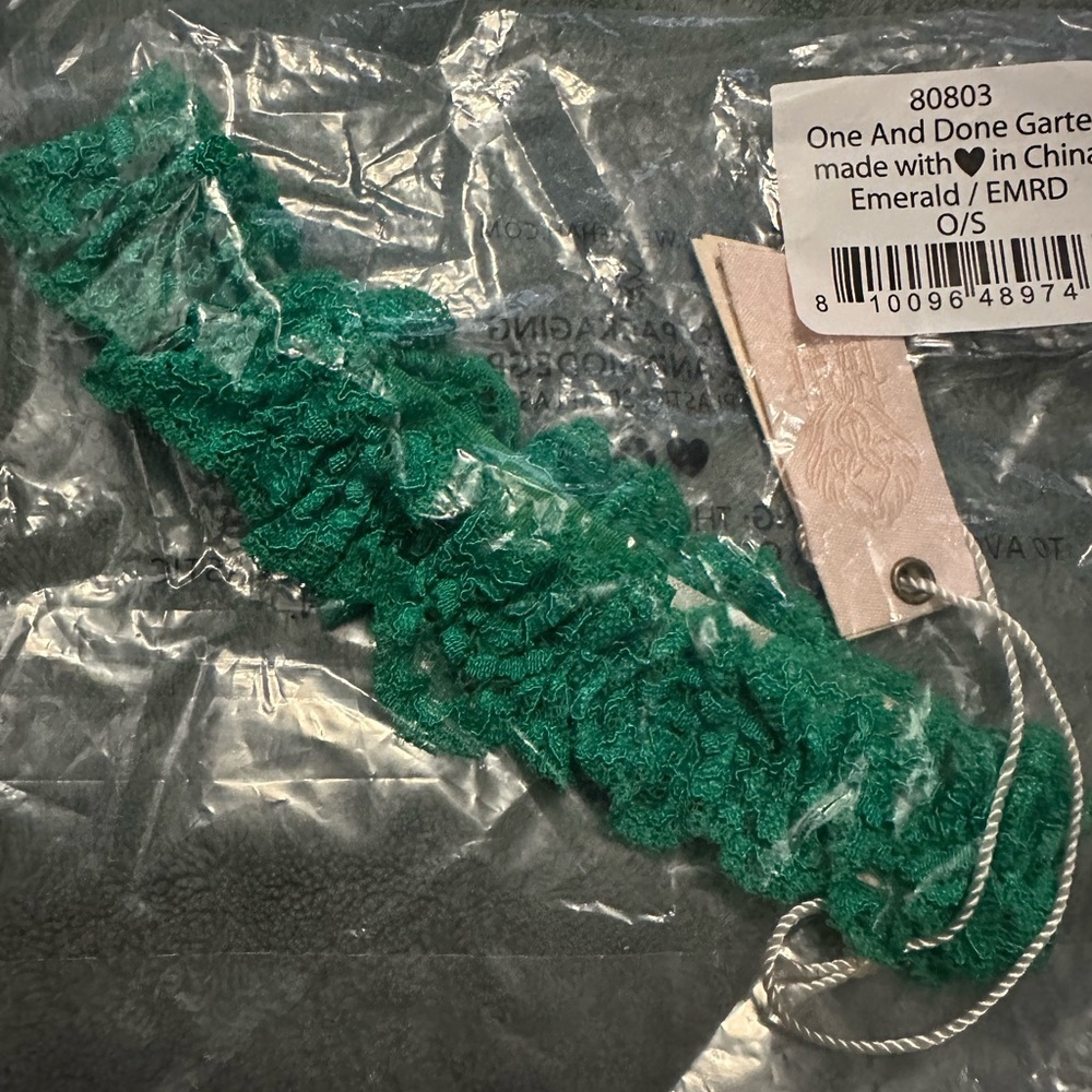 Emerald Green Lace Garter - Picture 2 of 4